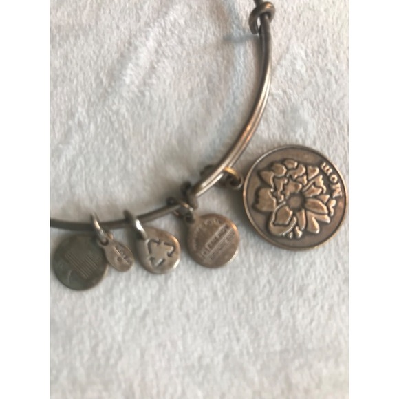 Alex And Ani Lot Of 4 Charm Bracelets As Is As Shown - Picture 2 of 5